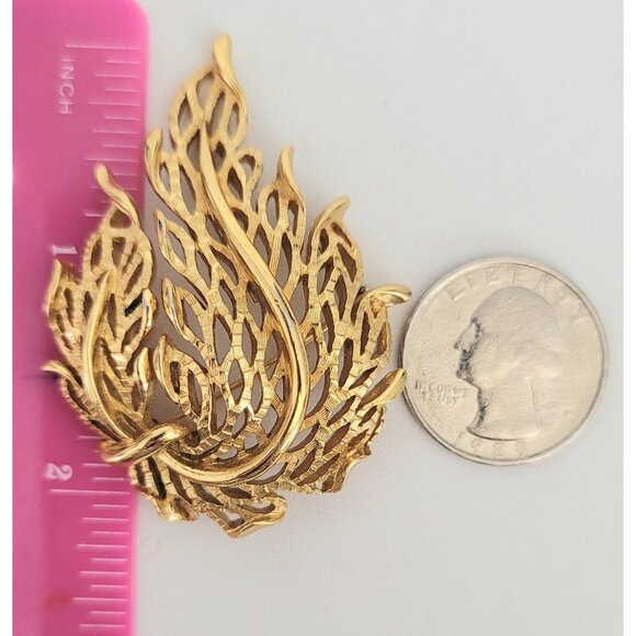 Trifari Crown Over T Gold Tone Modernist Leafy Brooch, Signed M338 - Picture 3 of 4